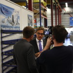 Omroep Friesland interviewt  Michiel van der Maat in de vestiging van Fokker in Hoogeveen